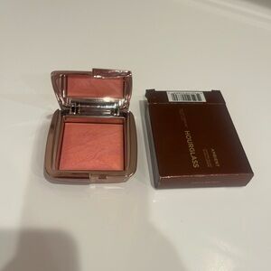 Hourglass Ambient Lighting Blush - Coral Peach